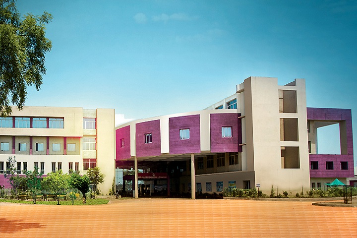 https://cache.careers360.mobi/media/colleges/social-media/media-gallery/3349/2019/7/2/Campus view of RSR Rungta College of Engineering and Technology Raipur_Campus-View.jpg
